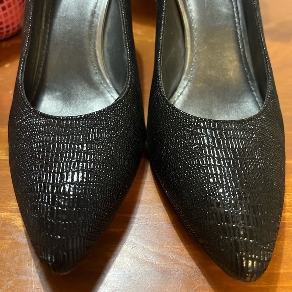 Stuart Weitzman Textured Saffiano Leather Black Heels Slip On Pump Size 7.5M - Picture 13 of 16